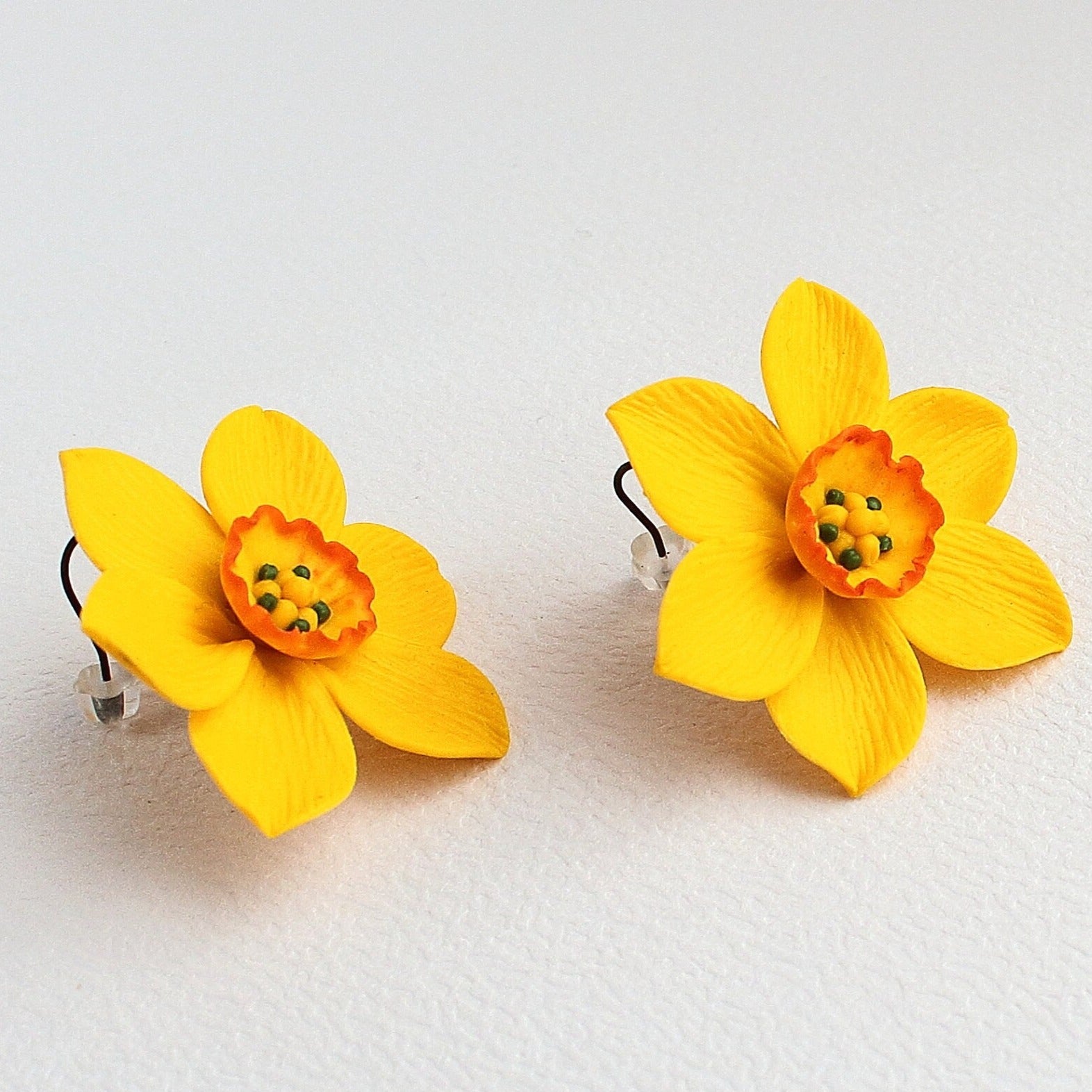 Sun kiss: Daffodil Earrings Polymer Clay.