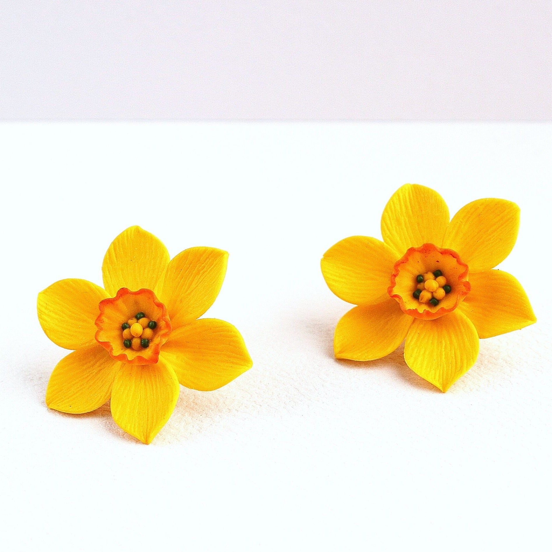 Sun kiss: Daffodil Earrings Polymer Clay.